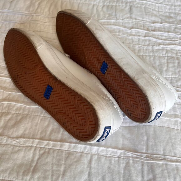 Keds White Leather Sneakers with Gold Eyelets & Soft Foam Insole (8.5) - Picture 2 of 5